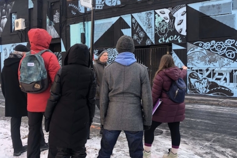 Montreal: Guided Walking Tour of Montreal's Murals Group Tour in French
