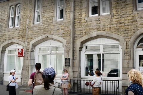 Montreal: East and West Old Montreal Guided Walking Tour Tour in French