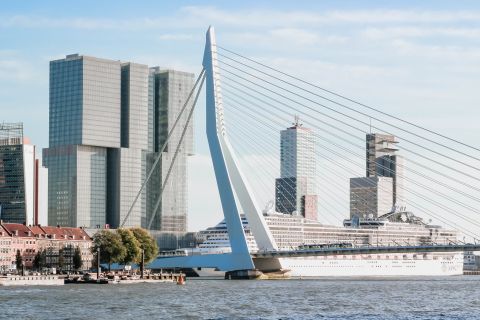 Rotterdam: Modern City Center Exploration Game