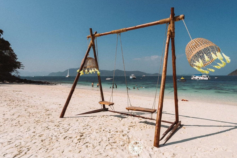 Phuket : Excursion d&#039;une journée en hors-bord sur la plage de Banana à Koh HeyPrise en charge dans le centre de Phuket