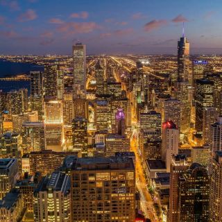Chicago: Night Tour with Willis Tower Entry & Skyline Cruise