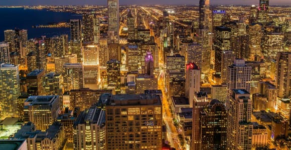 Chicago-Nachttour mit Skydeck und Flusskreuzfahrt