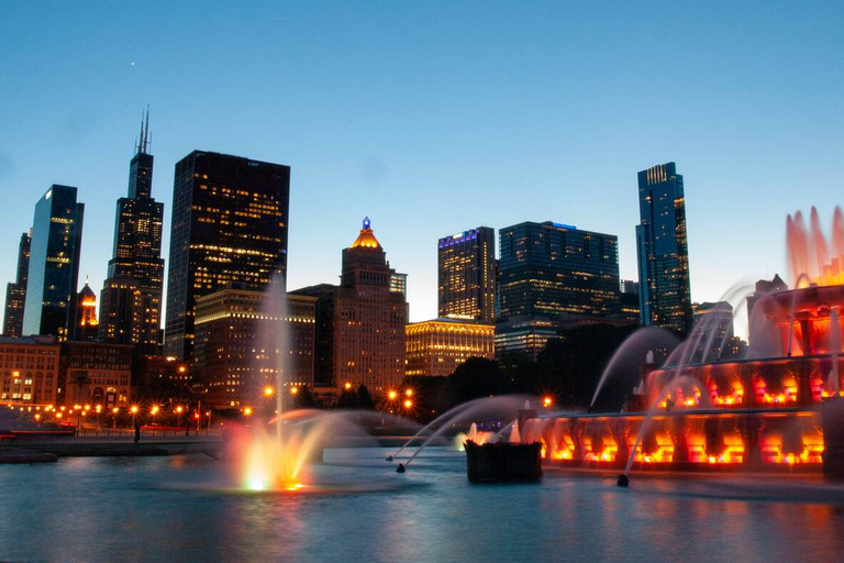 Chicago: tour notturno per piccoli gruppi con Skydeck e crociera sullo skyline