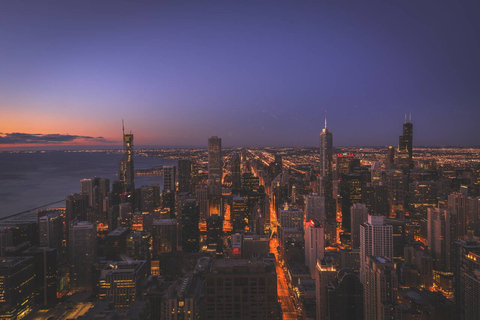 Chicago: Nocna wycieczka w małych grupach ze Skydeck i Skyline Cruise