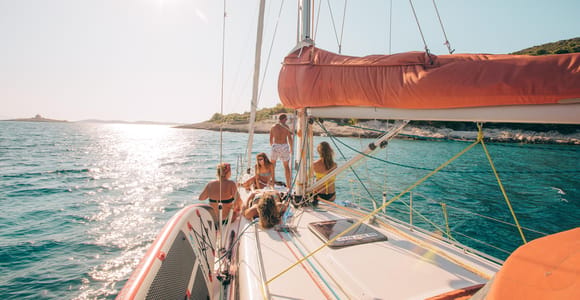 From Hvar: Pakleni Islands & Red Rocks Comfort Sailboat Tour