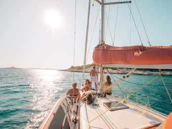 Desde Hvar: Islas Pakleni y Rocas Rojas Excursión en Velero Comfort