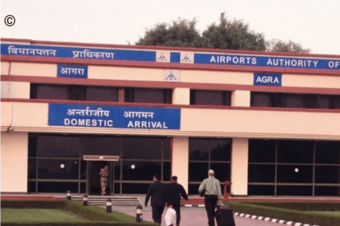 Aeropuerto de Agra Recogida-Devolución