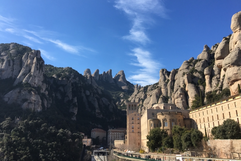 Desde Barcelona: caminata por la montaña de Montserrat y recorrido por la abadía