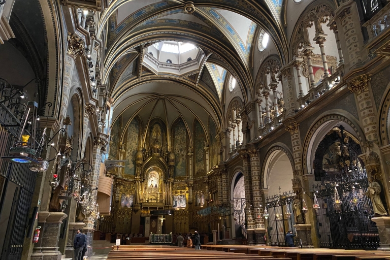 Desde Barcelona: caminata por la montaña de Montserrat y recorrido por la abadía
