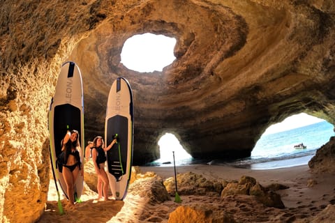 Benagil: tour SUP nella grotta di Benagil dalla spiaggia di Carvalho