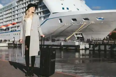 Hamburg: Privater One-Way-Transfer zum oder vom Kieler Hafen