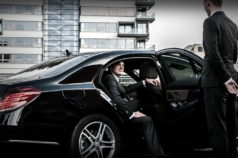 Fiumicino Airport: Private 1-Way Small-Group Transfer 1-Way Transfer from Fiumicino Airport to Rome