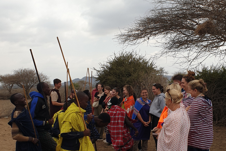 Esperienza culturale Maasai Boma (tour del villaggio maasai)Esperienza culturale Maasai Boma (con pranzo e bevande)