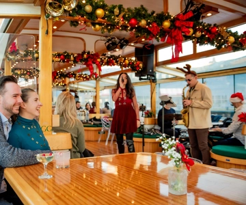 NYC: Holiday Yacht Cruise with Jazz, Cocoa & Carols