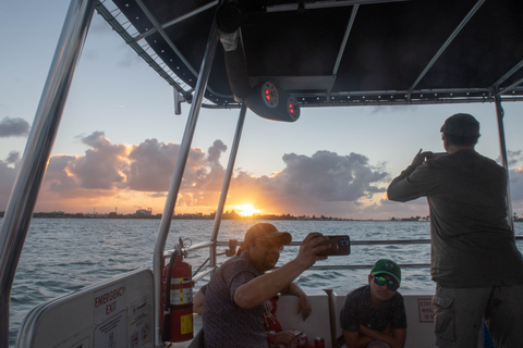 Old San Juan: Sunset Cruise with Drinks and Hotel Pickup