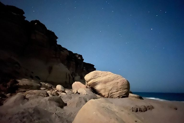 Desde Muscat: tour guiado de 2 días por Wadi Shab y Ras Al Jinz