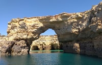 Albufeira, Coastline en Benagil Caves Tour door Catamaran - Housity