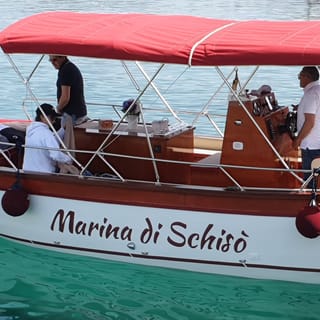 Taormina: crucero en barco con baño y aperitivo