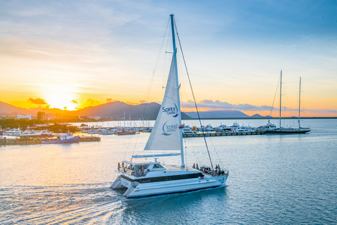 Cairns: tour por la tarde con crucero con cena por la noche