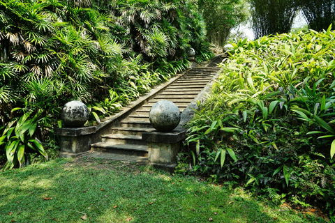 Van Negombo en Colombo: Bawa's Estate & Brief Garden Tour