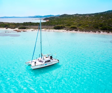 Von Santa Teresa Gallura: La Maddalena Katamaran Tour