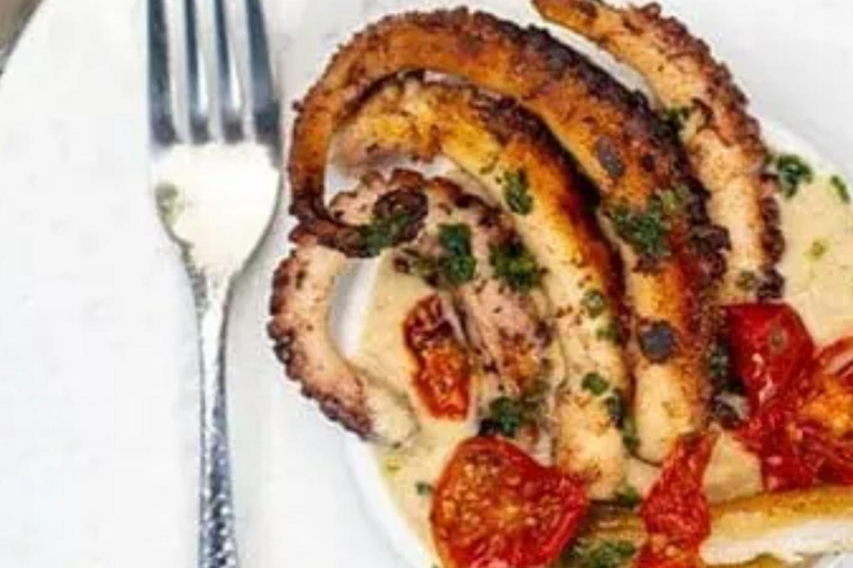 JASKINIA SALAAM: Pływanie z żółwiami i kolacja w restauracji The RockWycieczka obejmuje Odbiór z hotelu i transport powrotny