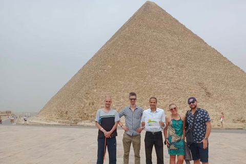 Vanuit Hurghada: bustour Gizeh-piramides & Egyptisch museumGedeelde tour (geen toegangsprijzen)