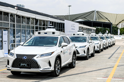 Shanghai: Tech Tour with Robotaxi Ride, EVs, Robot, Drones