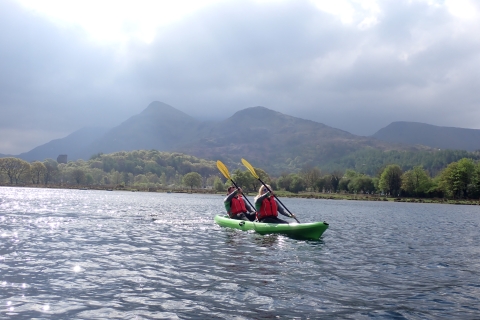 Snowdonia: aventure guidée en kayak en famille à Llyn Padarn