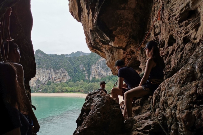 Ciudad de Krabi/Ao Nang: escalada en roca en la playa ferroviaria con almuerzo