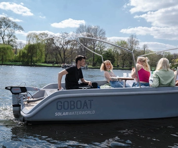 Berlin: Self-Drive Boat Tour