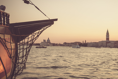 Venice: Venetian Lagoon Tour and Galleon Dinner Cancellation until 3 Days Prior: Central Deck