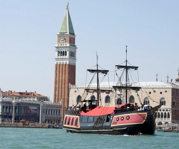 Venice: Venetian Lagoon Tour and Galleon Dinner
