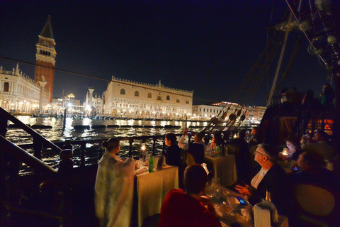 Venise : dîner croisière dans le lagon sur le GalleonAnnulation jusqu'à 3 jours avant : proue ou dunette