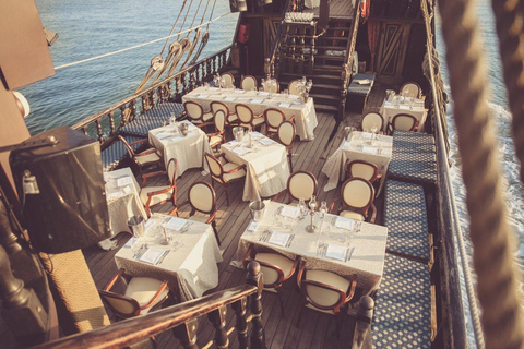 Venice: Venetian Lagoon Tour and Galleon Dinner Cancellation until 3 Days Prior: Central Deck