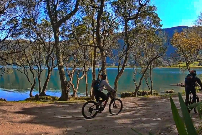 Sete Cidades: location de vélos électriques avec GPS et carteCaldeira autoguidée Sete Cidades+Cum Grande+Cum Pequena 38 km