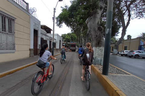 Miraflores : Visite guidée à vélo du Barranco bohèmeMiraflores: visite guidée à vélo de Barranco