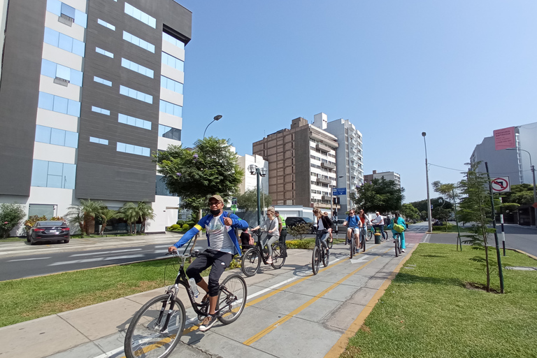 Miraflores : Visite guidée à vélo du Barranco bohèmeMiraflores: visite guidée à vélo de Barranco