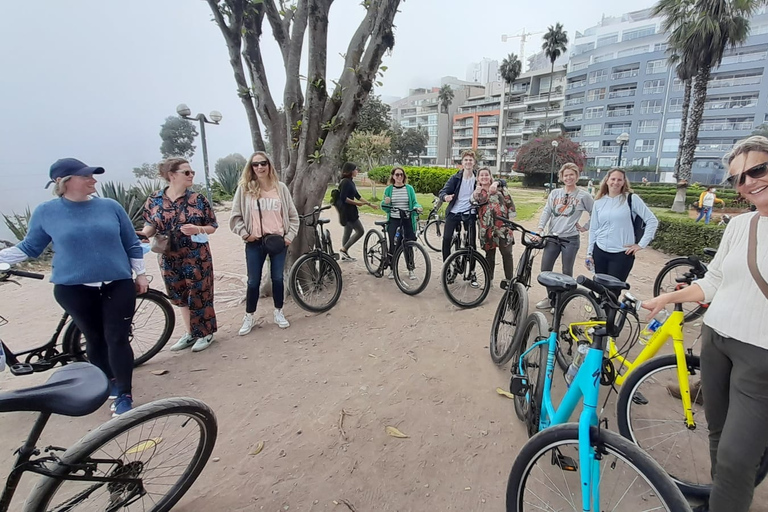 Depuis Miraflores : Tour de Lima à vélo et Statue de JésusLima : Miraflores, La Costa Verde, et Chorrillos Bike Tour