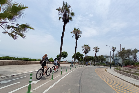 Depuis Miraflores : Tour de Lima à vélo et Statue de JésusLima : Miraflores, La Costa Verde, et Chorrillos Bike Tour