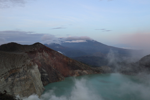 Bali: Geführte Nachtwanderung zum Berg Ijen mit Frühstück