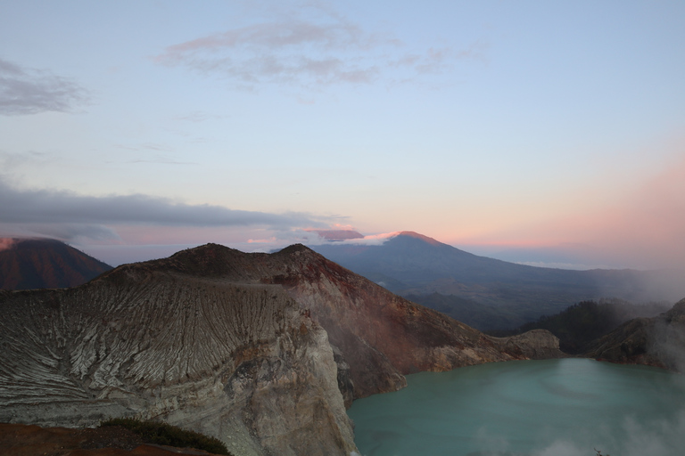 Bali: Excursão guiada a pé noturna ao Monte Ijen com café da manhãBali: Excursão a pé noturna guiada pelo Monte Ijen com café da manhã