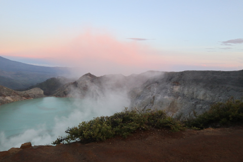 Bali: Geführte Nachtwanderung zum Berg Ijen mit Frühstück