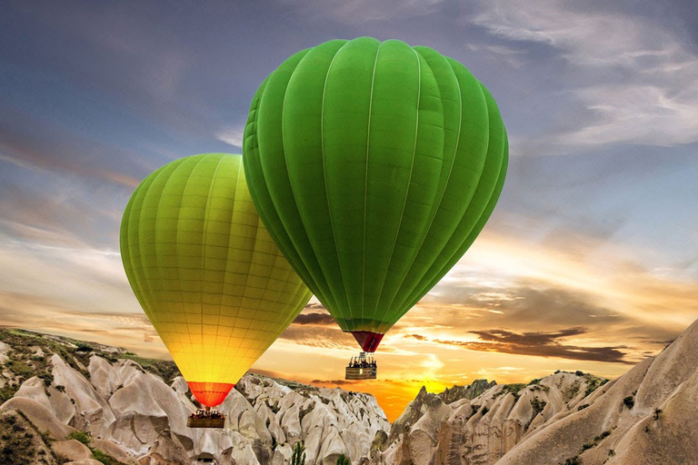 Göreme: vol en montgolfière au lever du soleil au-dessus de la Cappadoce