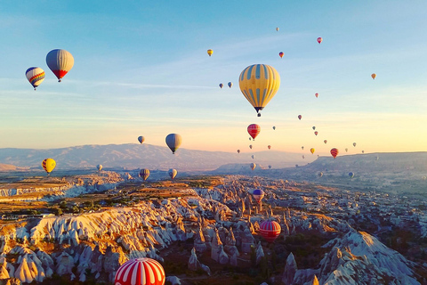 Goreme: zonsopgang heteluchtballonvlucht boven Cappadocië