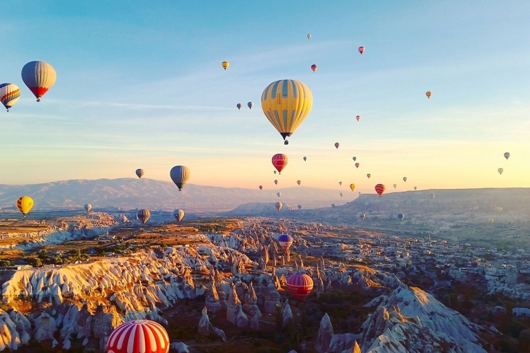 Goreme: Lot balonem na gorące powietrze o wschodzie słońca nad Kapadocją