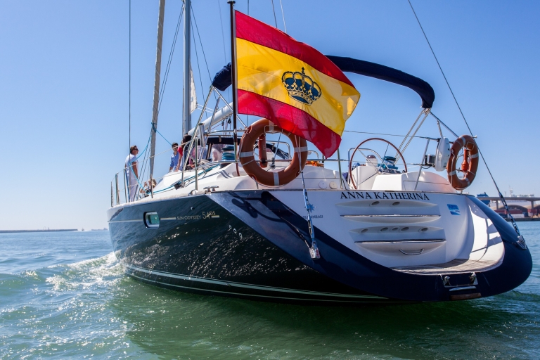 Barcelona: Prywatna luksusowa wycieczka żeglarskaBarcelona: 3-godzinna prywatna luksusowa wycieczka żeglarska (maks. 12)