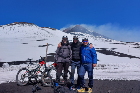 De Taormina: excursion à vélo au sommet de l'EtnaTour à vélo au sommet de l'Etna en italien