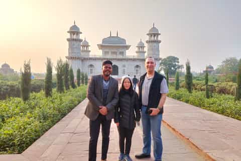 From Delhi: Sunrise Taj Mahal and Agra Fort Private Tour