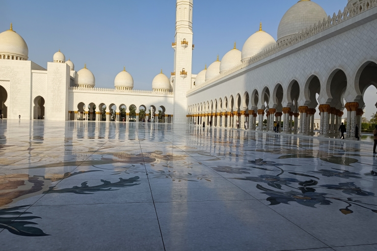 Sport and Luxury in Abu Dhabi: 1-Day Tour from Abu Dhabi Sport and Luxury in Abu Dhabi: 1-Day Tour from Dubai